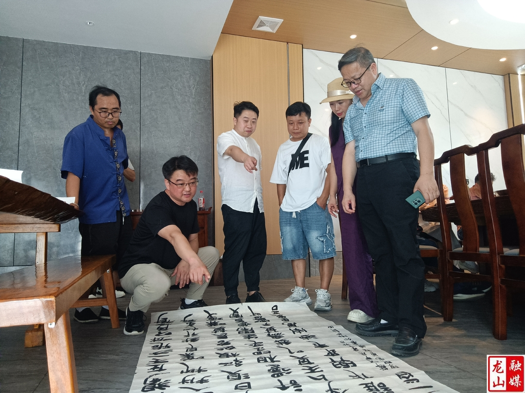 全国简帛书法名家调研考察里耶秦简