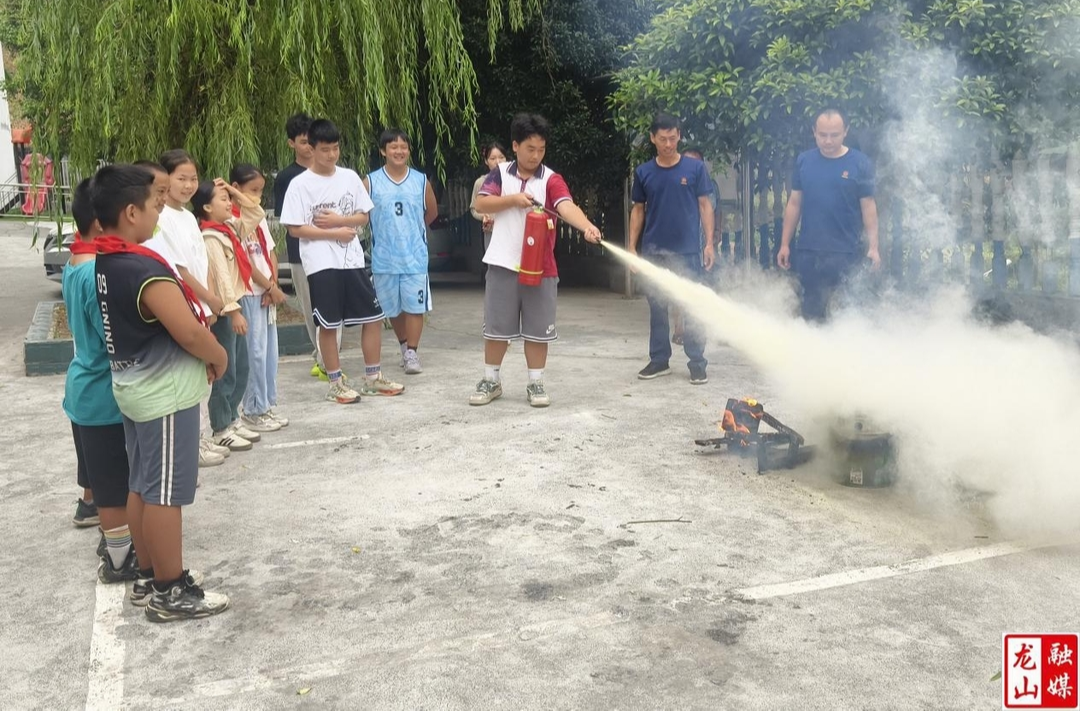 洛塔乡开展校园消防演练暨“安全第一课”活动
