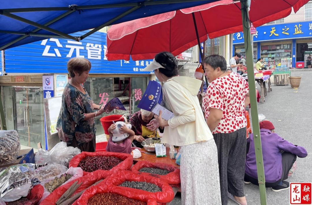 茨岩塘镇开展普法宣传活动