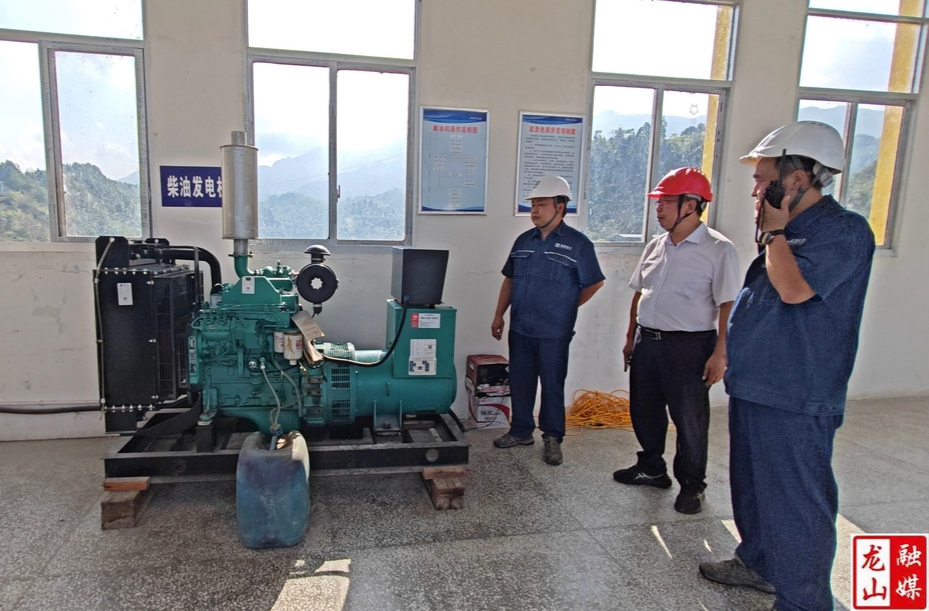 湘源电力开展备用电源紧急启闭闸门泄洪应急演练