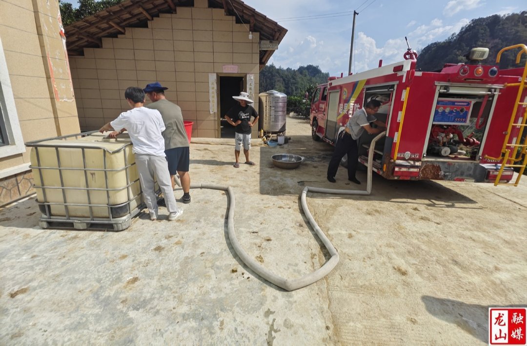 咱果乡：消防车化身“送水车” 解燃眉之急