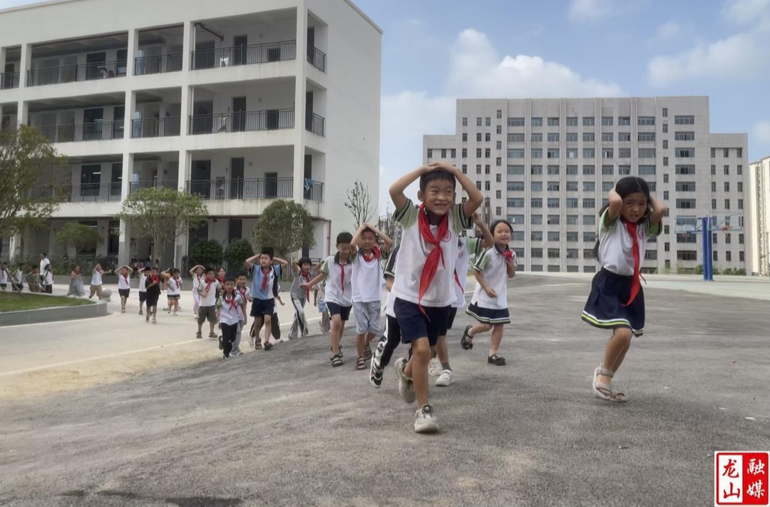 华塘芙蓉学校开展2024年秋季应急疏散演练