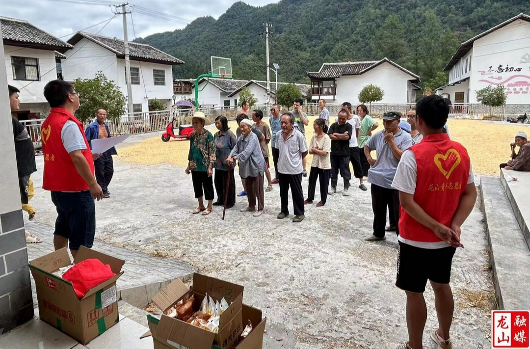 洛塔乡：中秋送月饼 温情满乡间