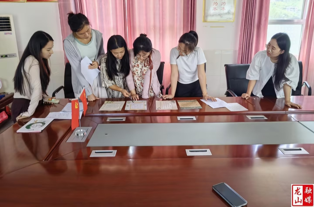 靛房学校举行“新华杯”校园阅读评选活动