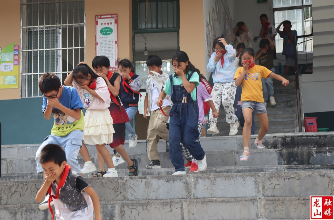 大安小学开展消防安全应急疏散演练