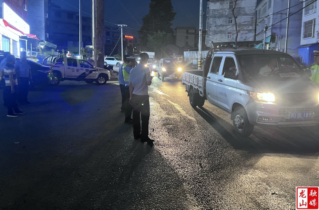 兴隆街道持续开展道路夜查行动