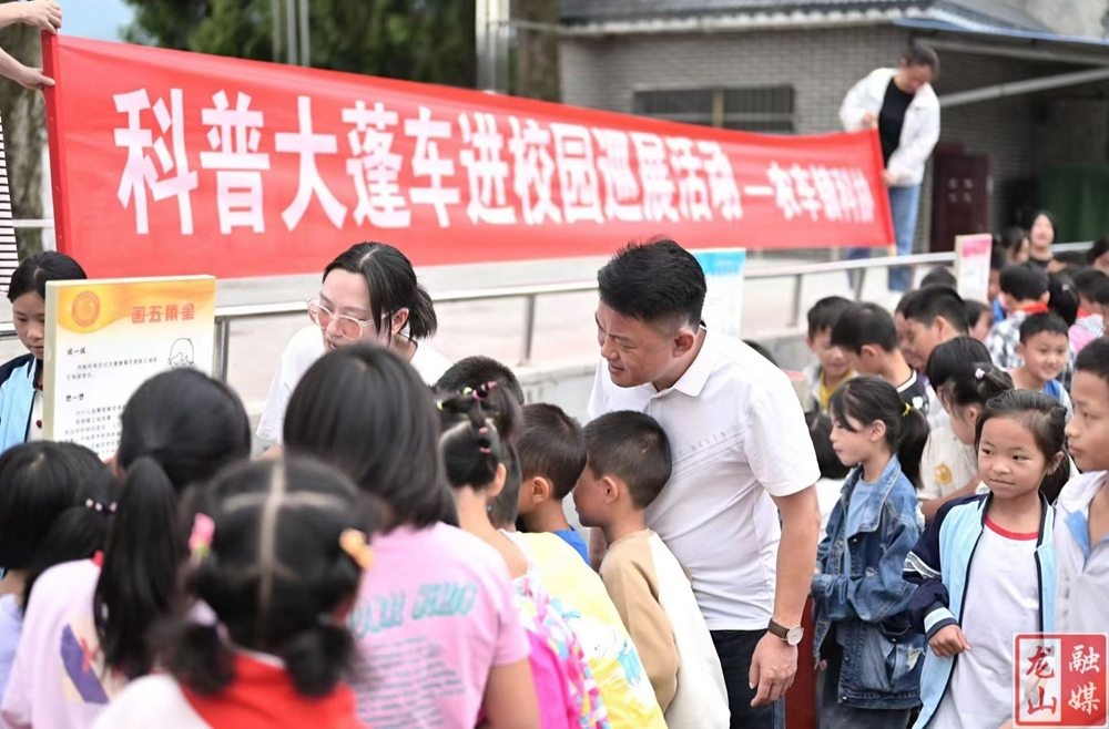 农车镇九年制学校举行第十届科技创新活动