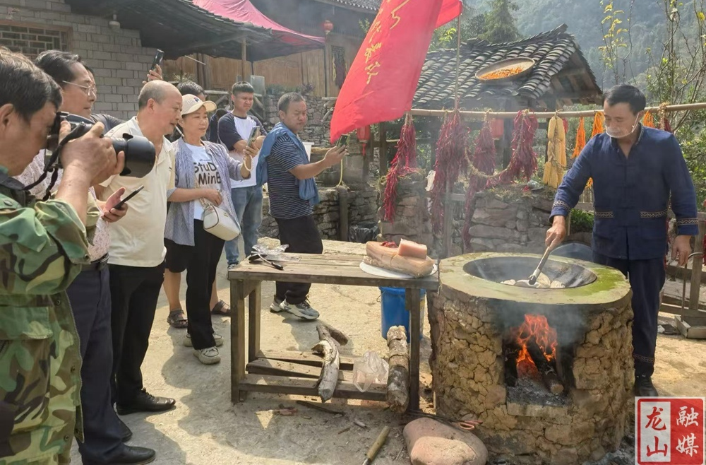 洛塔乡厨艺队参加“中国村厨村艺大晒”展示洛塔美食