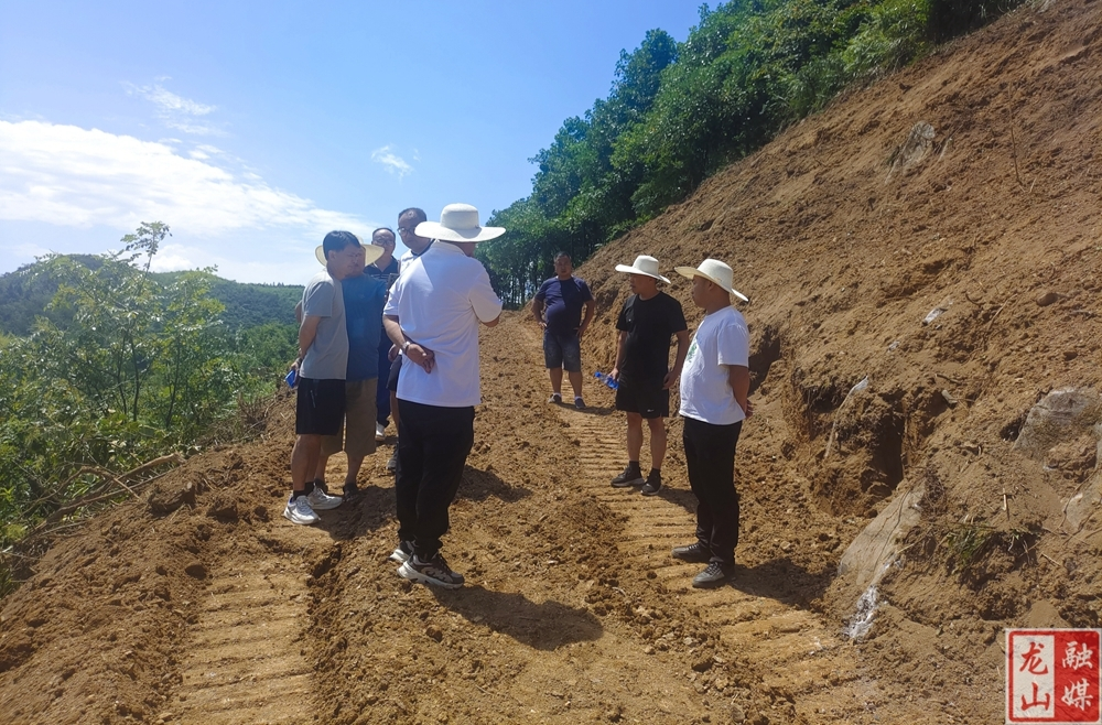 里耶镇：协调施工扰民纠纷 助力森林防火道建设