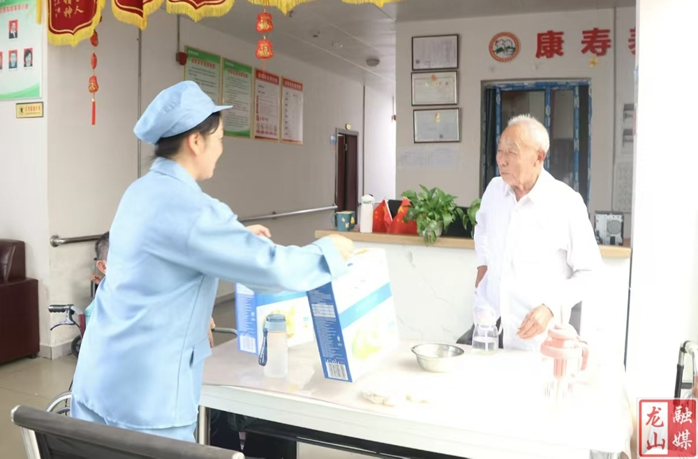 老干幼儿园开展爱心慰问活动