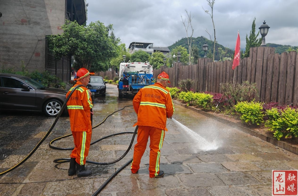 龙山北控威保特：启航“净城”与安全护航行动 共绘里耶古镇节日新画卷
