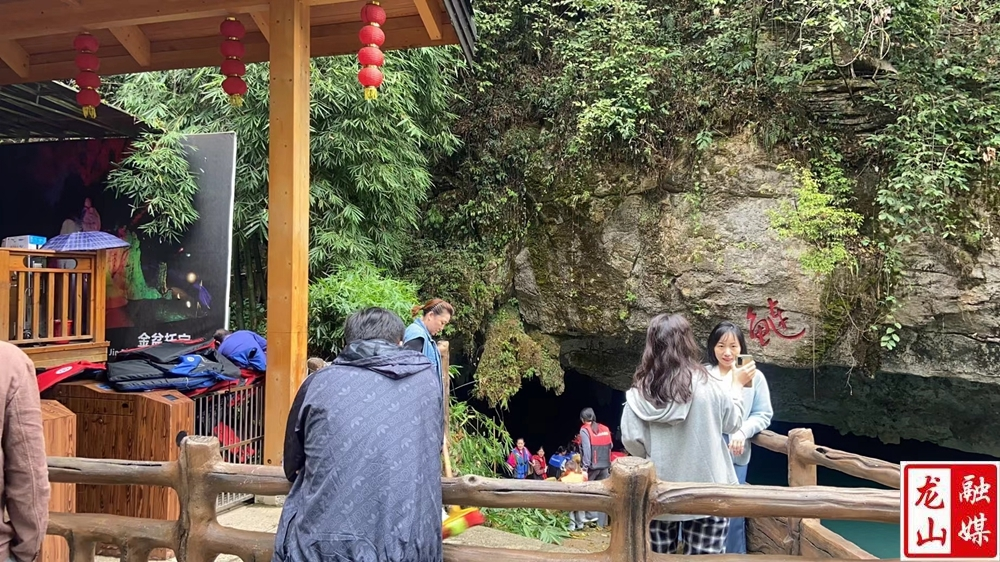 【国庆黄金周】乌龙山大峡谷景区：假期首日外地游客接踵而至