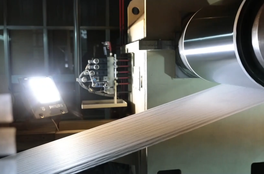 奋进强国路 阔步新征程｜向上的中国·0.015毫米“手撕钢”是怎样“擀”出来的