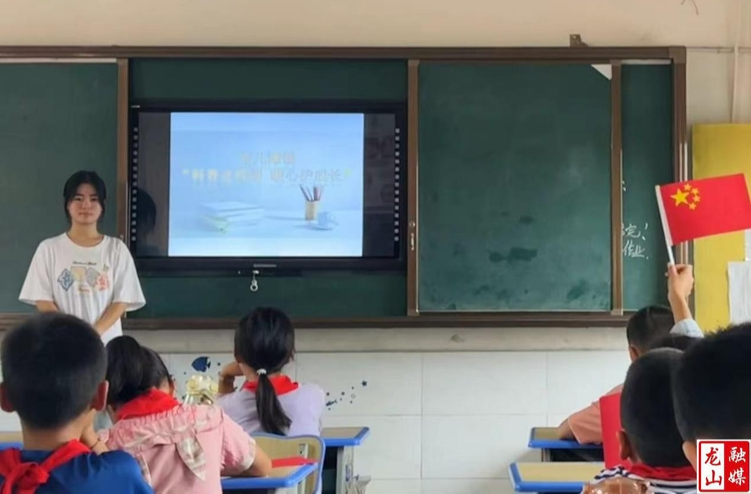 苗儿滩镇开展校园科普日宣传活动