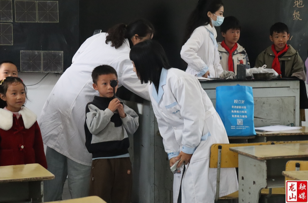 大安乡中心小学开展视力检测活动