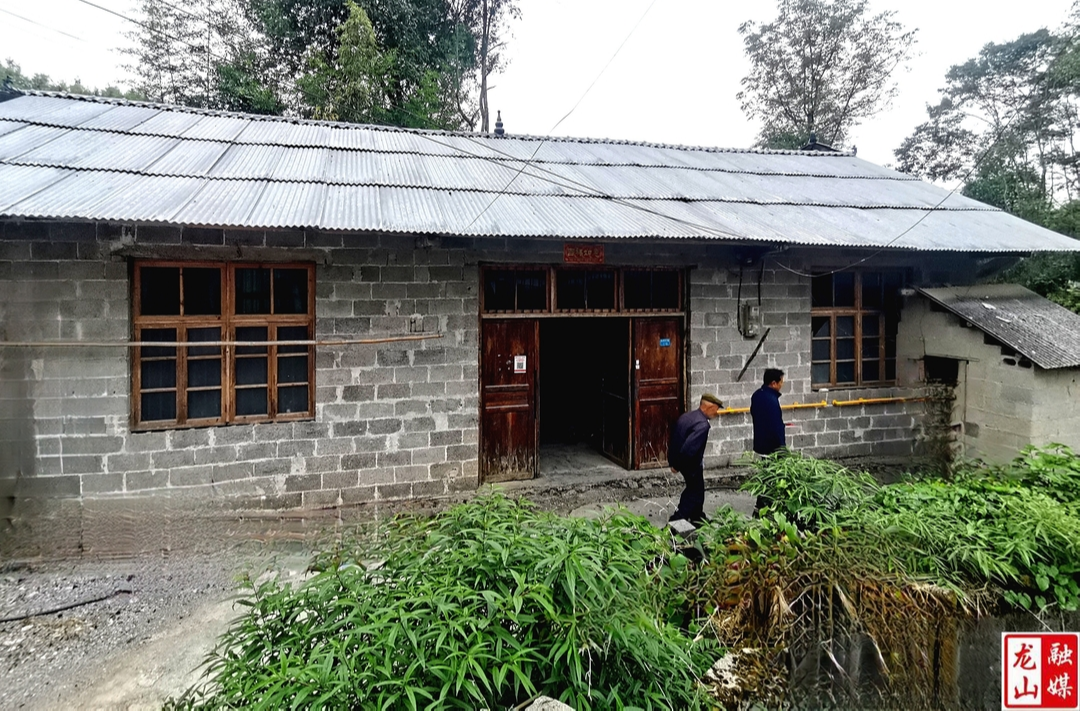 里耶镇双坪村：暖心行动为困难群众排忧解难