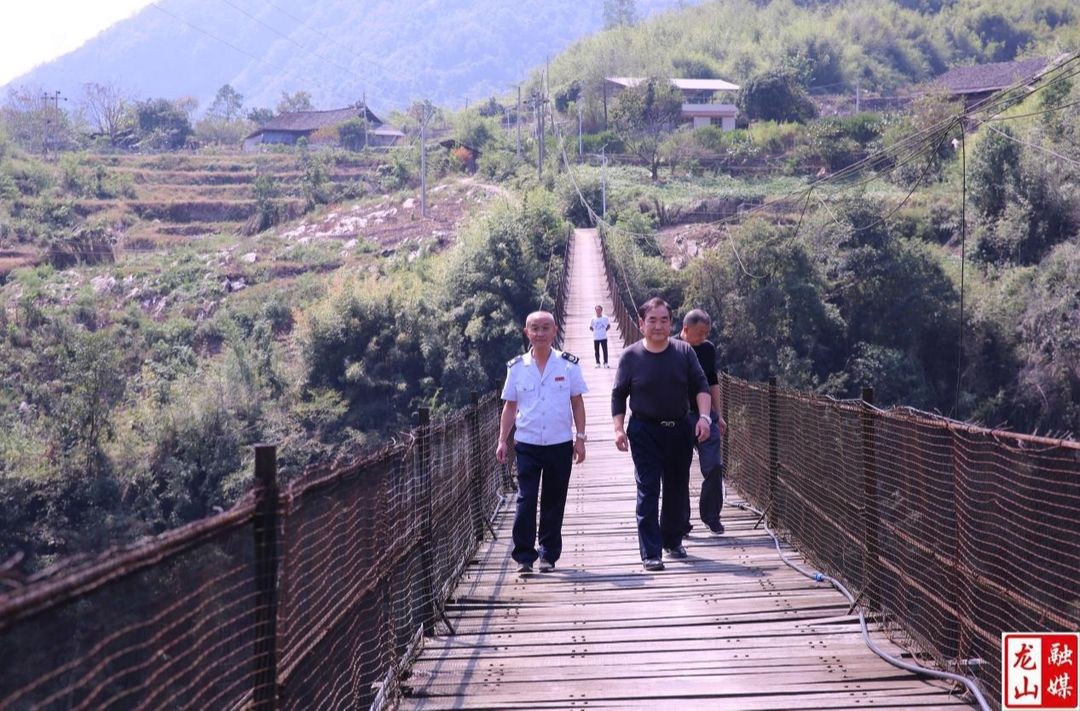 龙山税务驻村工作队立足民生实事建设和美乡村