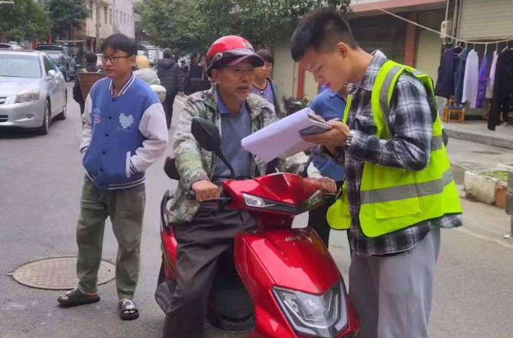内溪乡强化校园周边交通安全执法