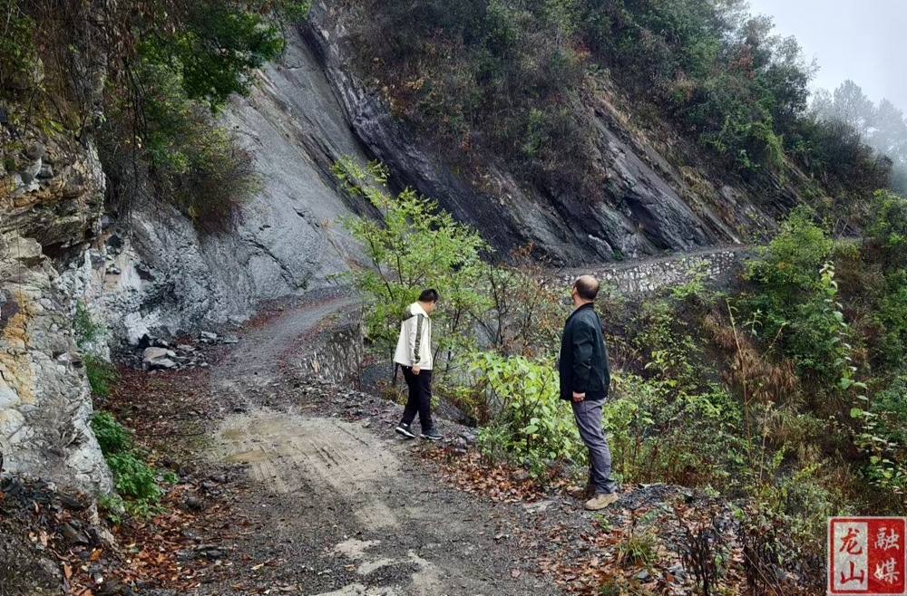 洛塔乡开展道路安全隐患排查