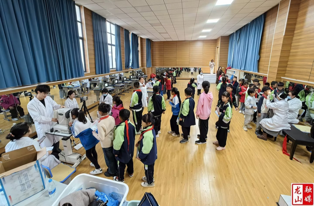 免费健康筛查走进华塘芙蓉学校