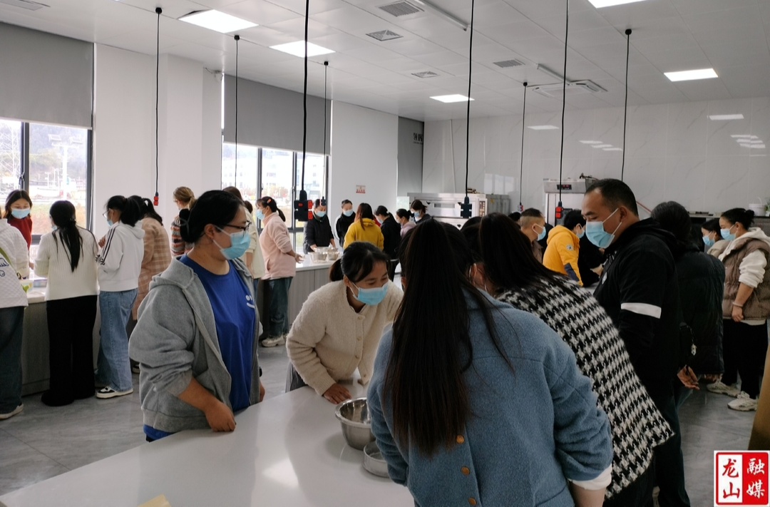县就业服务中心举办西式面点培训班
