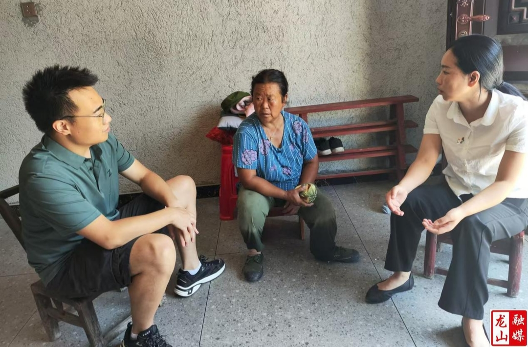 水田坝镇开展新申请低保家庭入户核查