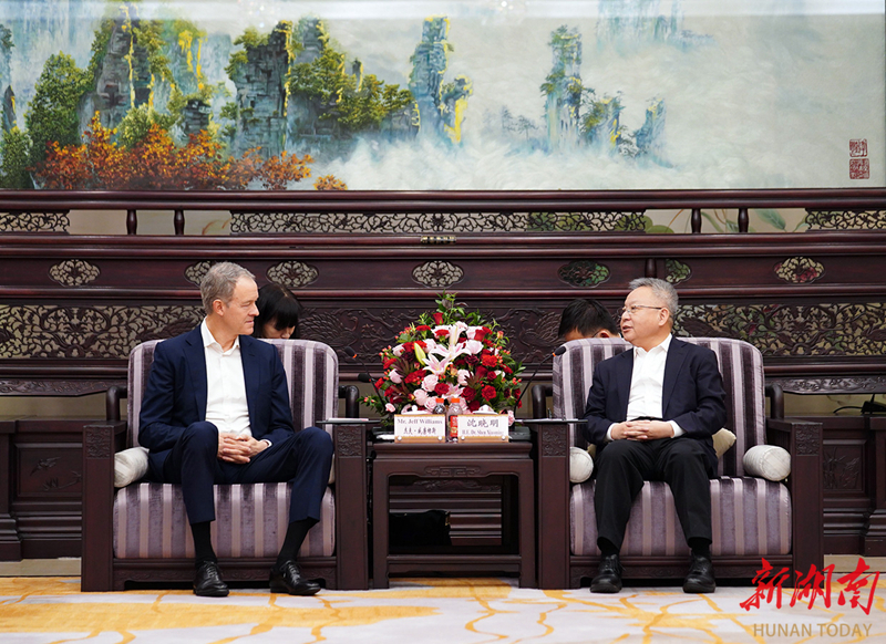 沈晓明会见苹果公司首席运营官杰夫·威廉姆斯一行