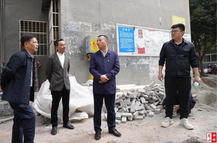 周胜益调研督导老旧小区改造和“校园餐”整治等工作