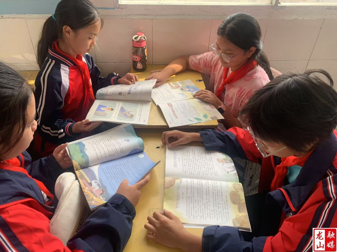 龙山二小8名学生作品登上《小学生导刊》专版