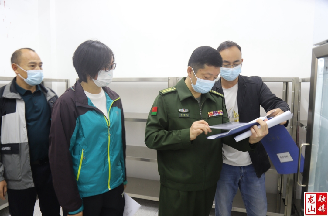 刘建飞到县第二小学检查校园食品安全