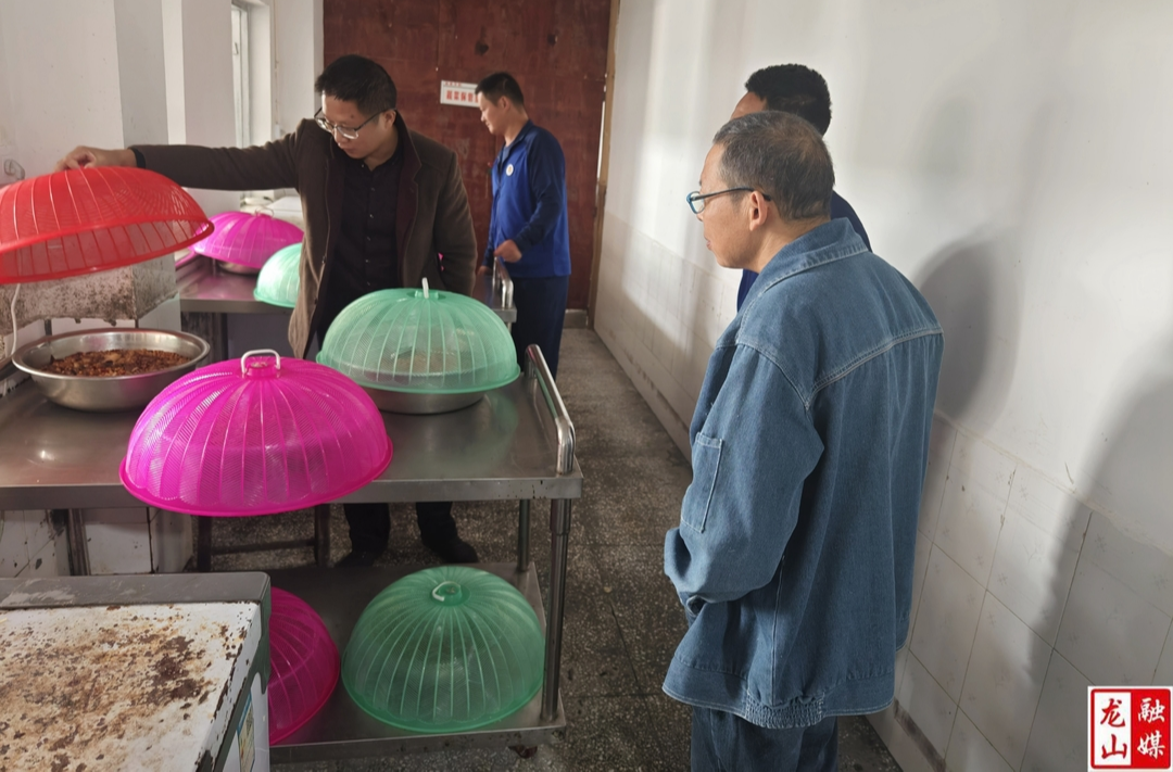 咱果乡校园安全大检查护航师生平安