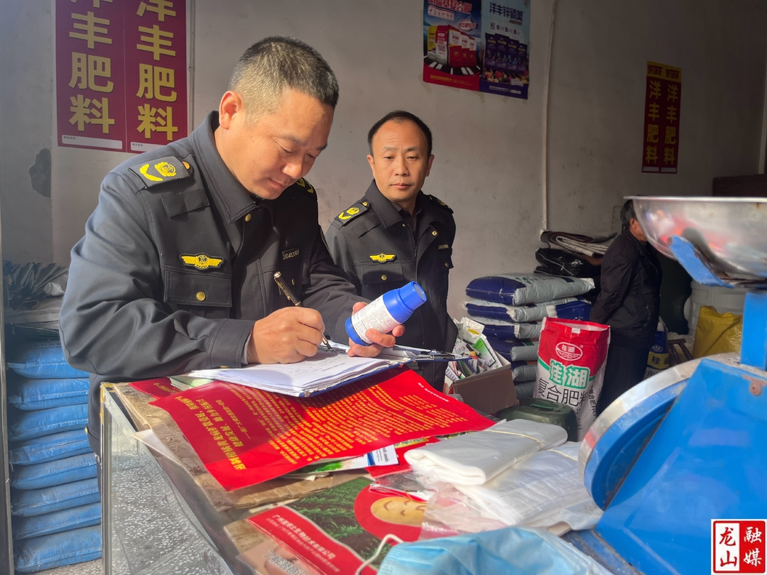 县农业综合执法大队查处一批过期农药