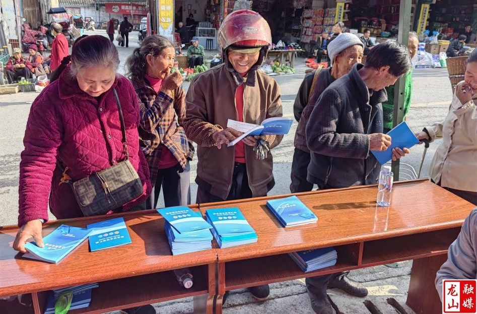 县就业服务中心开展金秋招聘月系列活动