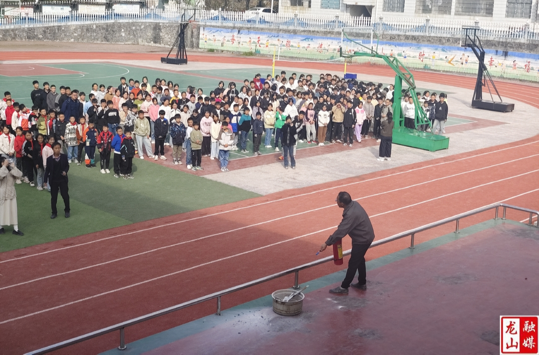 咱果学校：消防演练进校园 安全知识入人心