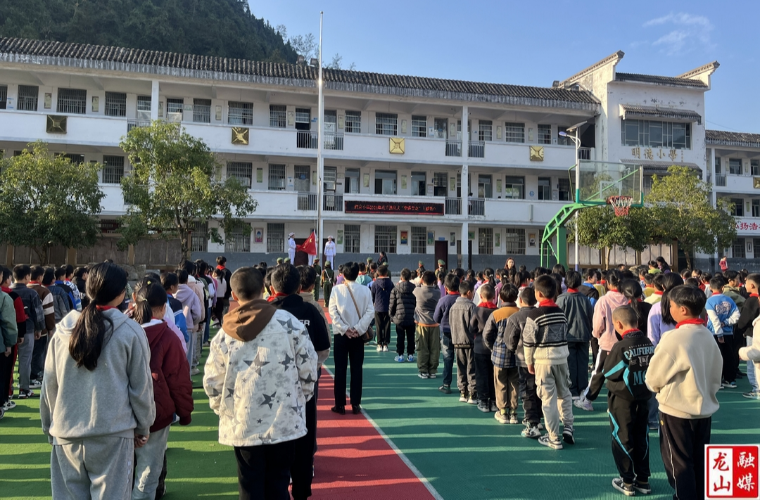 红岩溪镇中心小学开展“交通安全”教育活动