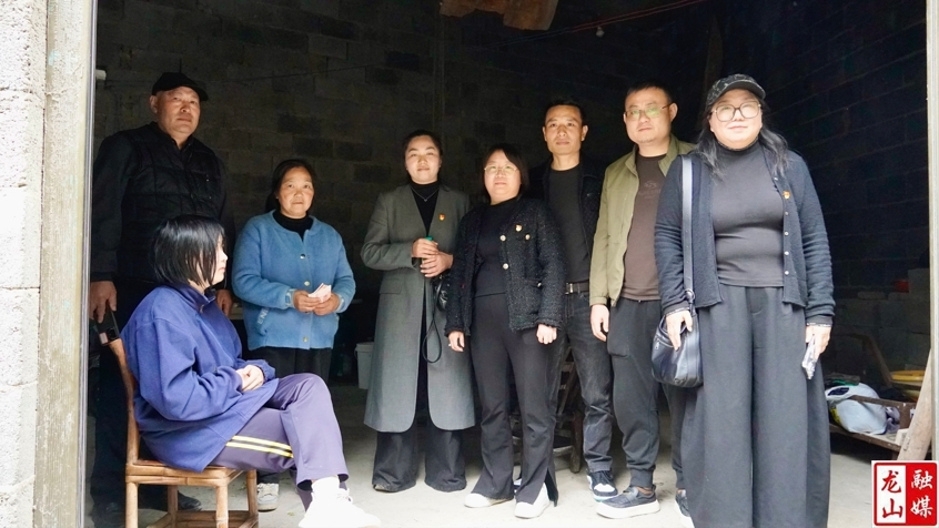 爱心企业到皇仓社区开展捐赠活动