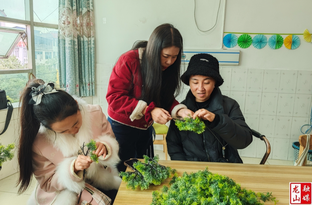 龙山县明星社会服务中心助力残疾人习得一技之长