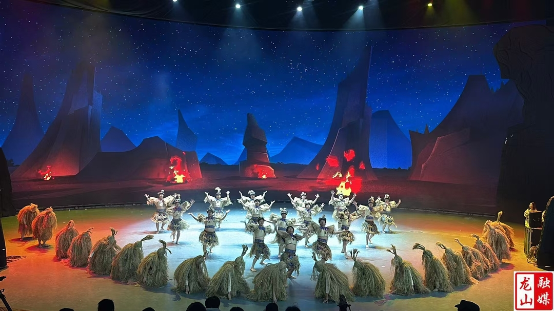 龙山县毛古斯舞《洪荒记忆》惊艳湖南省第二届民族电影展闭幕式