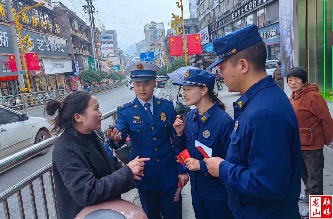 龙山消防开展“消防进社区”市民答题直播活动