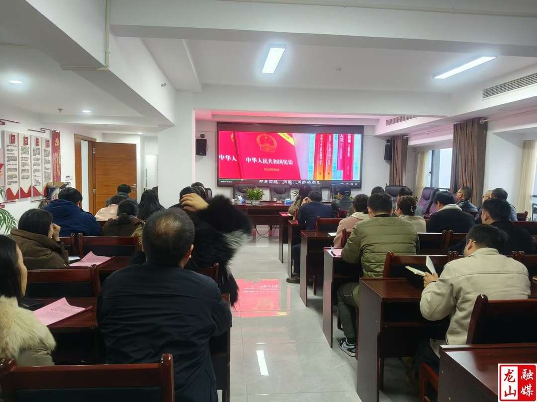 县财政局积极开展“宪法宣传周”活动