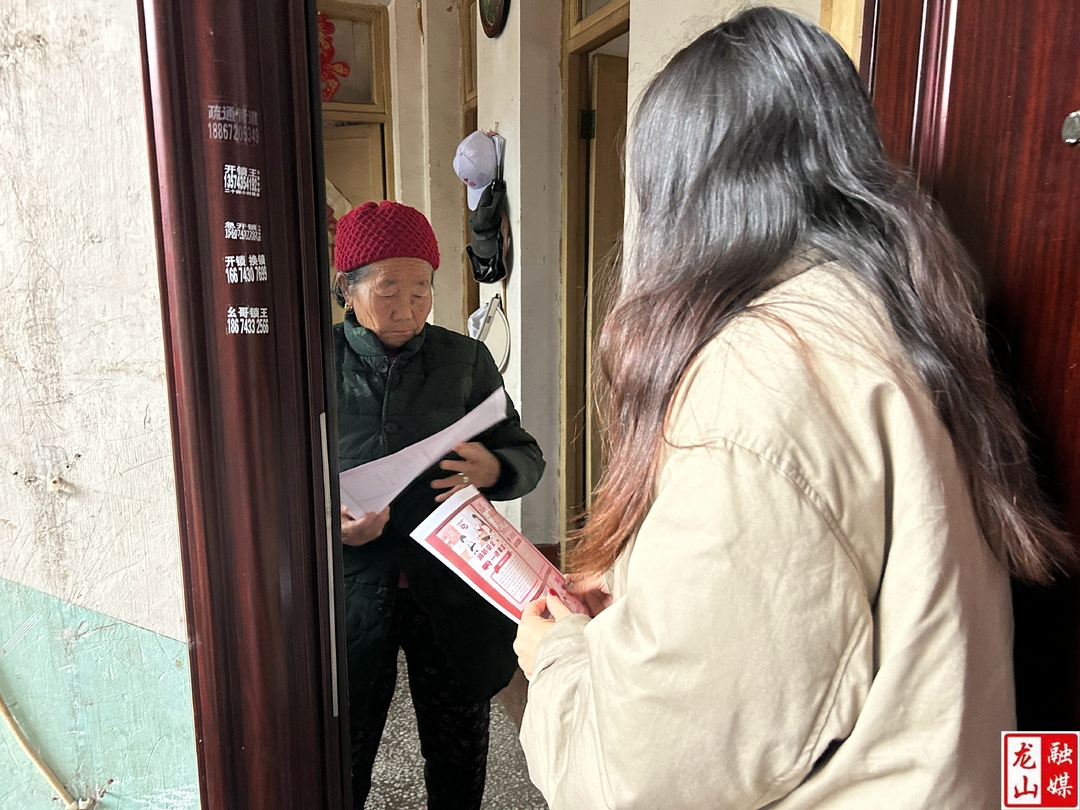 县财政局“敲门行动”送安全