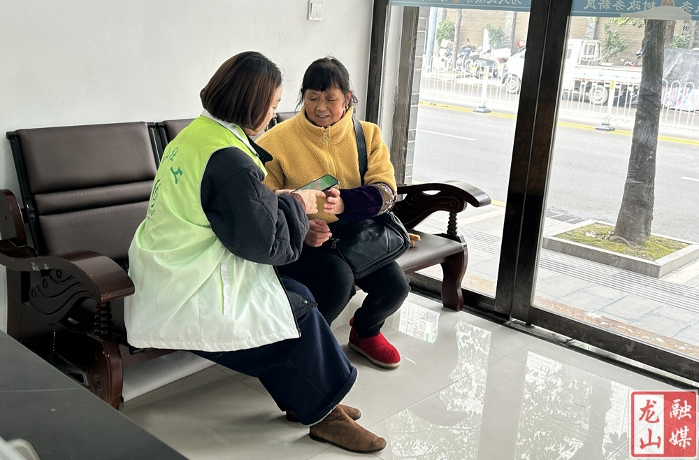 里耶镇民政社工站：暖心助力低保认证 共筑乡村幸福底线