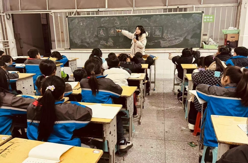 第六小学：篆刻艺术课堂受学生欢迎