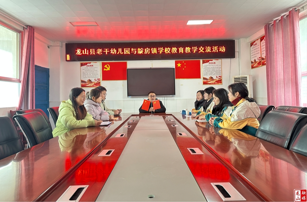 县老干幼儿园到靛房镇中心幼儿园开展送教下乡活动