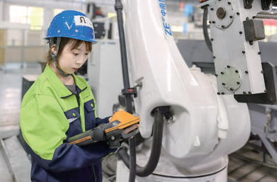 走近90后大国工匠丨产业一线工程师郭东妮——给智慧工厂装上“眼睛”