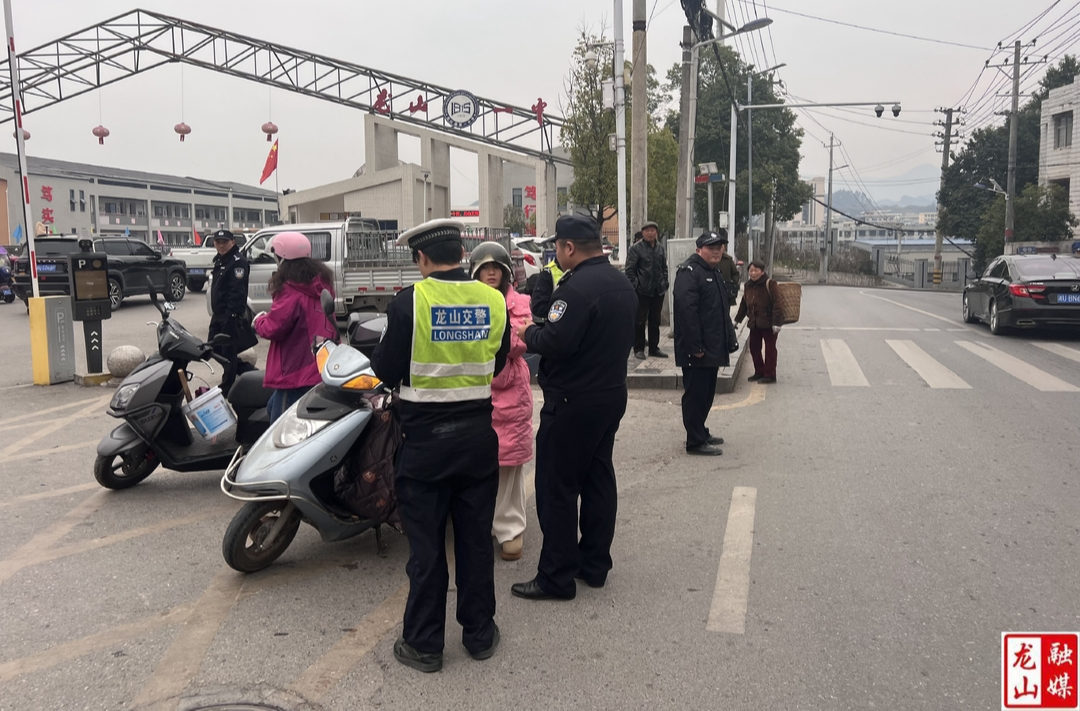 兴隆街道开展交通执法劝导行动