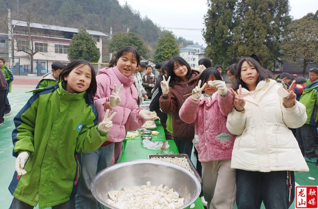 茅坪乡九年制学校开展冬至包饺子劳动育人活动