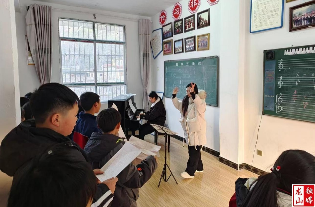 靛房镇九年制学校：兴趣课上唱响青春之歌