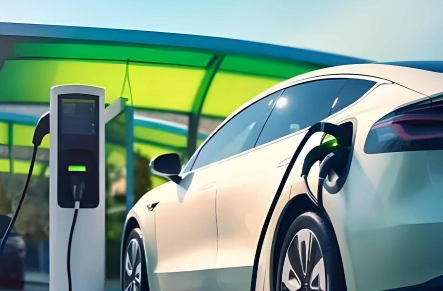 车主保费高、险企承保亏，新能源车险两难局面何解