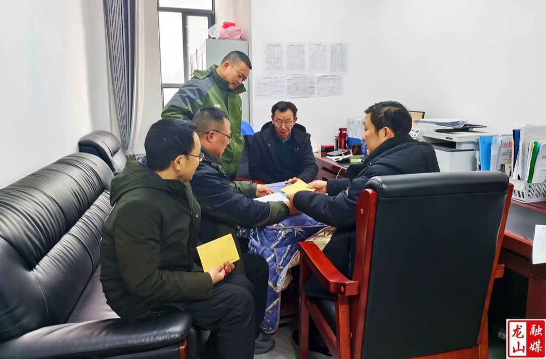 县教育基金会一行走访慰问新城小学师生